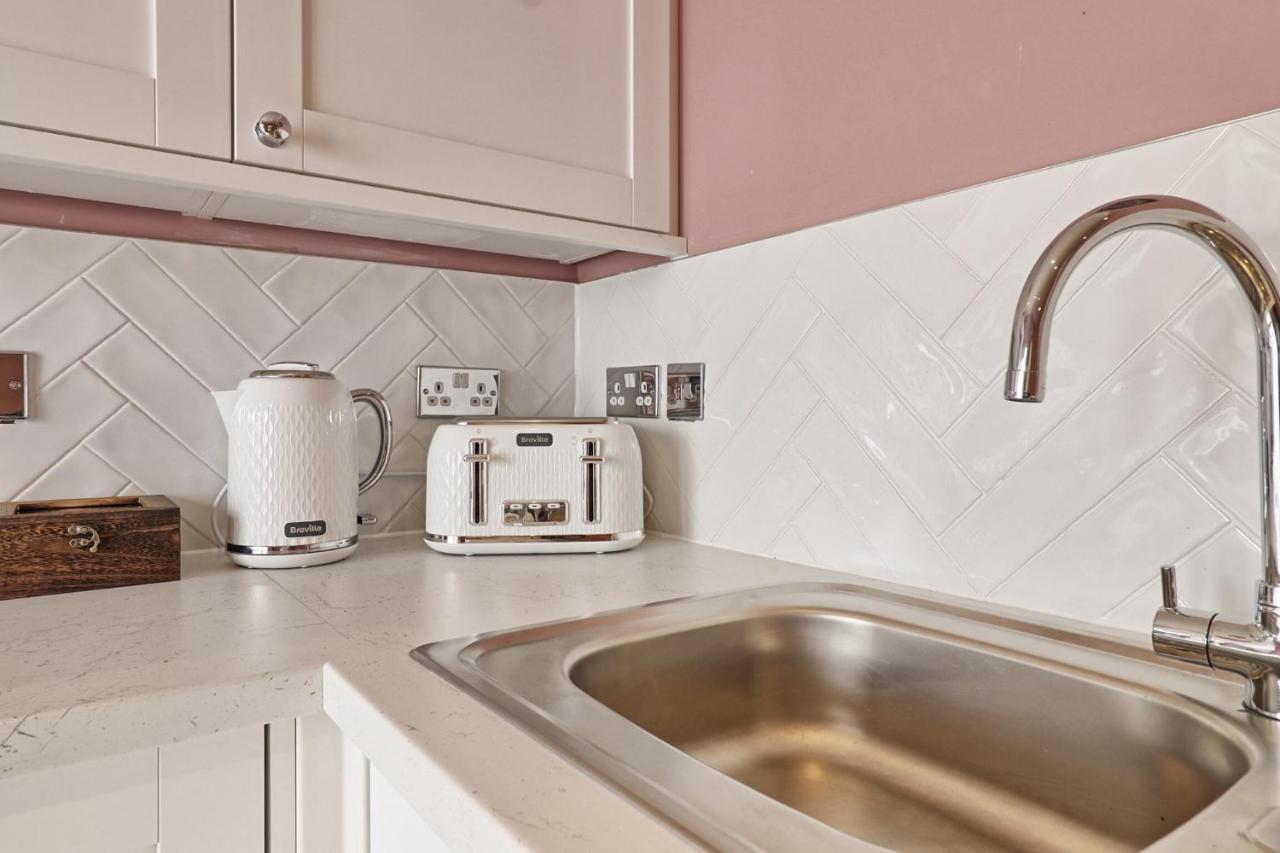 Urban Stylish Apartment - Southend Stays מראה חיצוני תמונה